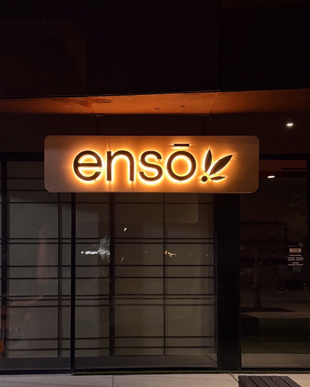 Halo-lit Ensō sign glowing at night, made by M3 Graphics